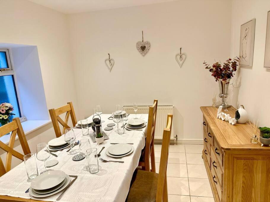 Cottage,Cinema Room,Log Burner Blaenavon Екстер'єр фото