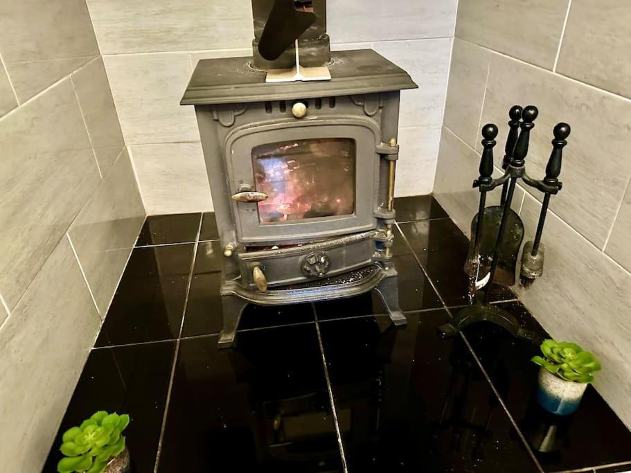 Cottage,Cinema Room,Log Burner Blaenavon Екстер'єр фото