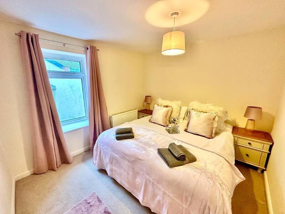 Cottage,Cinema Room,Log Burner Blaenavon Екстер'єр фото
