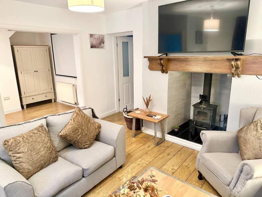 Cottage,Cinema Room,Log Burner Blaenavon Екстер'єр фото